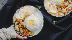 Crunch, crunch: Crackers or kerupuk are one of the must have complements for most dishes, such as nasi goreng or soto. (Unplash/Muhammad Fawdy) 