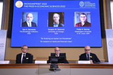 Lesson from the 2022 Nobel laureates on financial crisis
