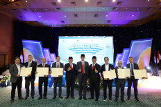 (Left-to-Right) PLN president director Darmawan Prasodjo and BNI services and network director Ronny Venir at the signing ceremony of Special Home Ownership for PLN Employees in Jakarta on Thursday (10/27)