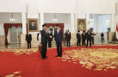 Jokowi swears in new deputy KPK chairman