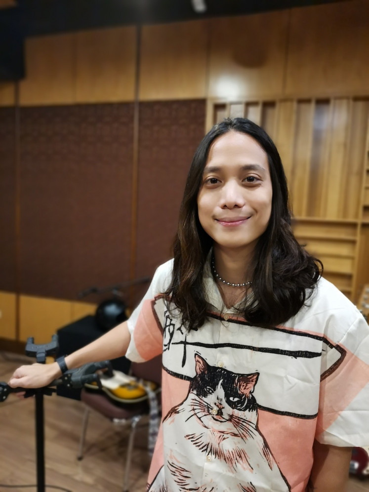 Multitalented: Singer-songwriter Dikta Wicaksono is also a member of blues and funk lounge music project The Greytown Brothers and an actor. (JP/Felix Martua)