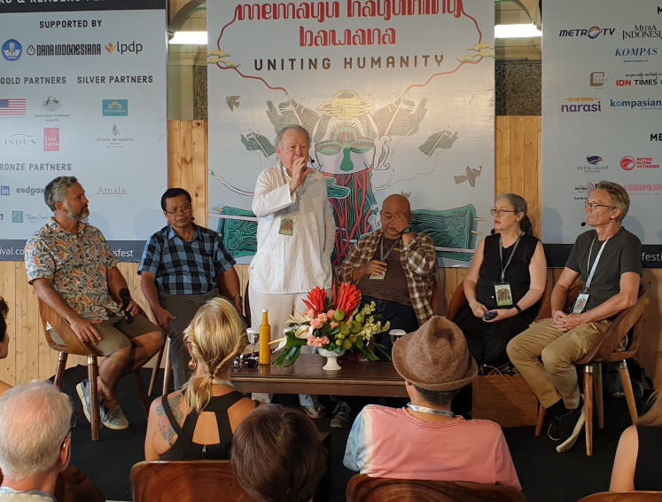 Discussion: Historian Jean Couteau addresses the audience at the Ubud Writer & Readers Festival during a discussion and book launch of 'Bali, 50 Years of Changes' on Oct. 29. (JP/Richard Horstman)