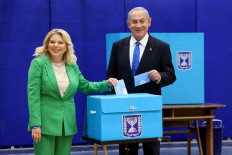 Likud chairman Benjamin Netanyahu (right)and his wife Sara cast their ballot at a polling station in Jerusalem in the country's fifth election in less than four years on November 1, 2022. 