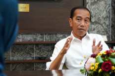 President Joko “Jokowi“ Widodo talks to The Jakarta Post journalists during an interview at the State Palace in Jakarta on Nov. 2.