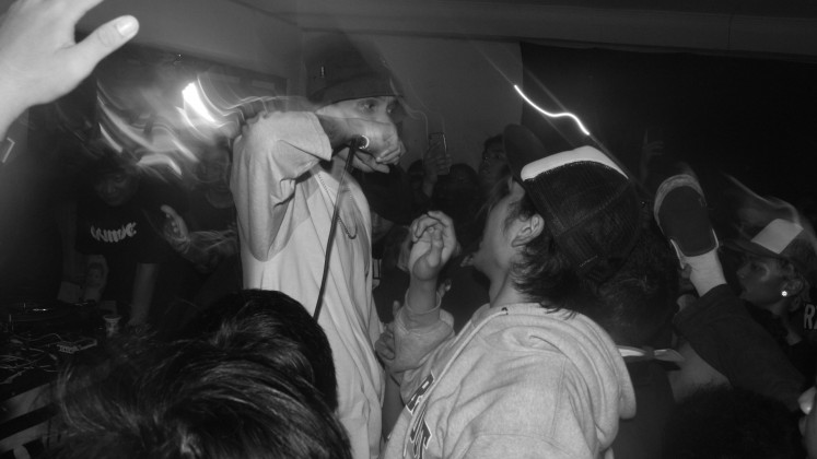 No holds barred: Bandung rapper Krowbar performes at Def Bloc's Cutz Chamber Vol.5 alongside acts such as Eyefeelsix, Blakumuh, Kid Vicious, Dzulfahmi, Jaydawn, DJ Evil Cutz and others. (Courtesy Dago Melawan Archive)