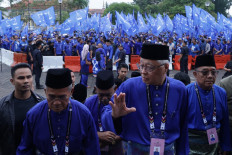 Malaysia Prime Minister Ismail Sabri Yaakob (2nd-right) of the United Malays National Organisation (UMNO) arrives at the nomination centre to hand over election documents in Bera, in Malaysia’s Pahang state on November 5, 2022.
