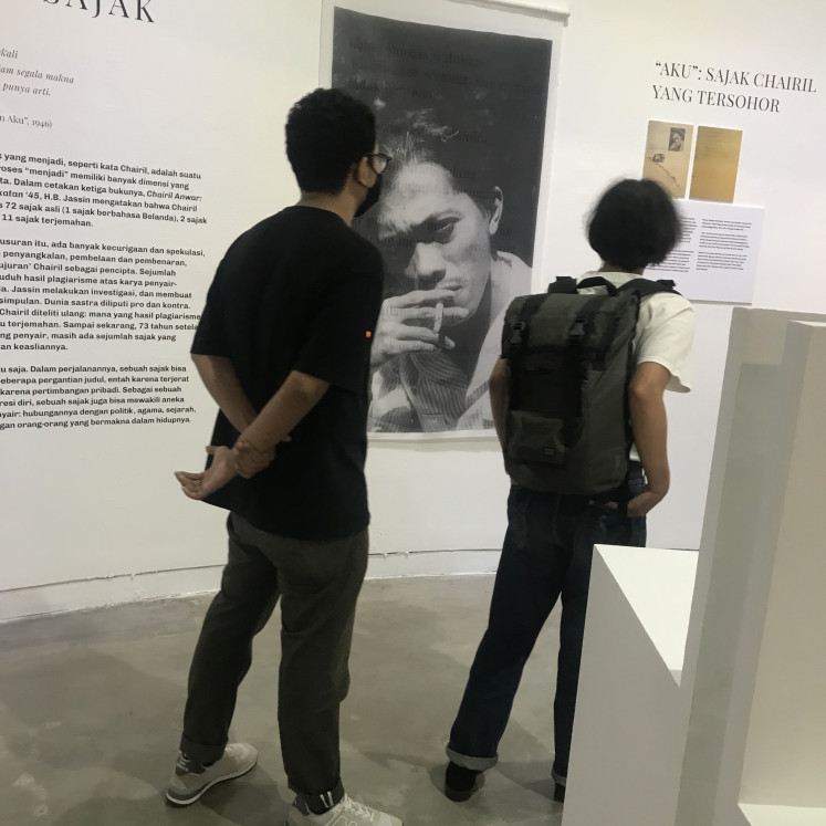 Getting to know the writer: Visitors view an original copy of 'Aku' and an iconic photograph of Chairil Anwar. (JP/Tunggul Wirajuda)