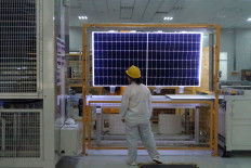 US blocks solar shipments from China over 'slave labor' concerns
