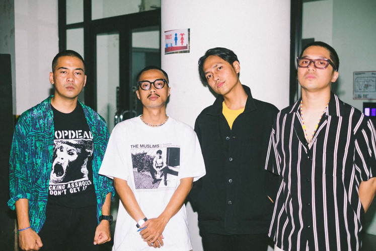 One sandwich short: Leipzig, consisting of Mario Prasetya (left), Mirza Pahlevi Wardhana (second left), Ryan Arman (second right) and Iman Firman Amarullah (right), has to make some compromises in their live format as Mario, who was initially slated to double as a guitarist (the recordings feature 2-guitar format), decided that he wouldn't be able to sing the hard-to-remember lyrics while playing a guitar. (Courtesy of Muhammad Fauzan Santana)