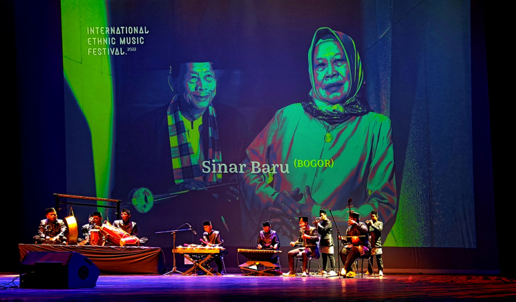 Musical ensemble: The Sinar Baru troupe presents instrumental 