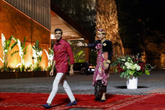 President Joko “Jokowi“ Widodo welcomes Britain's Prime Minister Rishi Sunak at the welcoming dinner during the G20 Summit in Badung, Bali on November 15, 2022.
