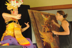 Painting in process: Noella Roos (right) works on a painting of a Balinese dancer. (Courtesy of Noella Roos)