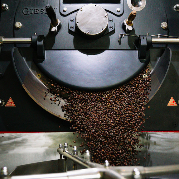 Smokin’ hot: The knowledgeable master roasters at Tanamera Coffee & Roastery prepare coffee beans, which are then brewed and turned into flavorful drinks. (Courtesy of Tanamera Coffee & Roastery)