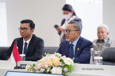 Trade Minister Zulkifli Hasan speaks during a bilateral meeting with the Chilean delegation in Jakarta on Nov. 21.