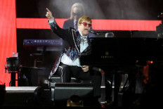Elton John ends US leg of farewell tour with starry Dodger Stadium show 