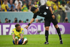 Richarlison stars as Brazil beat Serbia but Neymar suffers injury scare