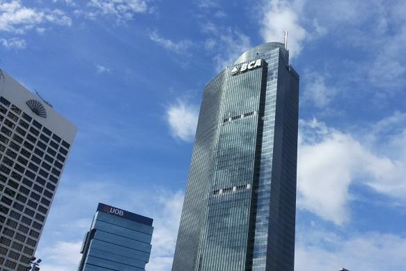 Sky high: The BCA Tower stands out on Jl. Thamrin near the Hotel Indonesia traffic circle in Jakarta on Dec. 18, 2016.