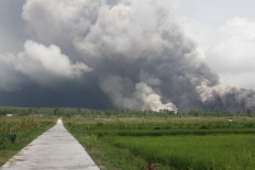 Mt. Semeru erupts again, triggers ashfall in three districts