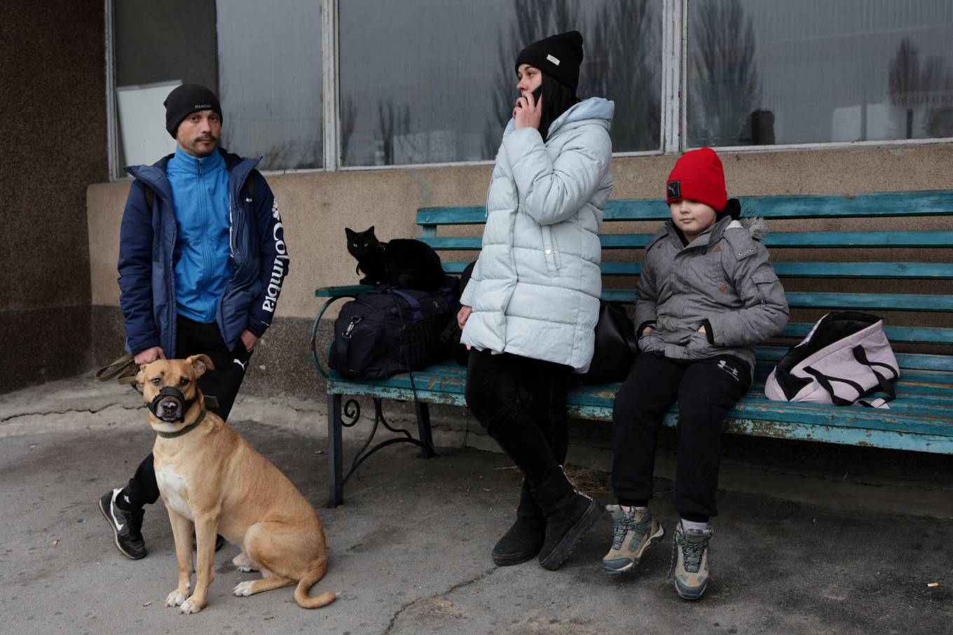 Ukrainians in Kherson wait for loved ones to cross frontline river ...