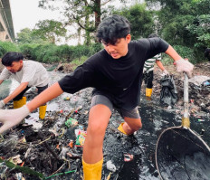 Trending on TikTok: Bandung’s river-cleaning group highlights environmental issues