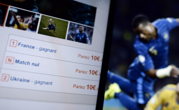 Betting market: A tablet computer's screen shows the page of an online betting website on Nov. 18, 2013 in Paris. (AFP/Franck Fife)