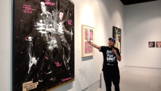 The art and the artist: Indonesian artist Naufal Abshar explains one of his works during the gallery tour of his exhibition at ASHTA District 8 Jakarta on Nov. 25. (JP/Radhiyya Indra)
