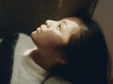 Definitely, maybe: Bernadya, starting her solo career last year, breaks through with her distinct pop stylings and her introductory single “Apa Mungkin”. (Courtesy of JUNI Records)