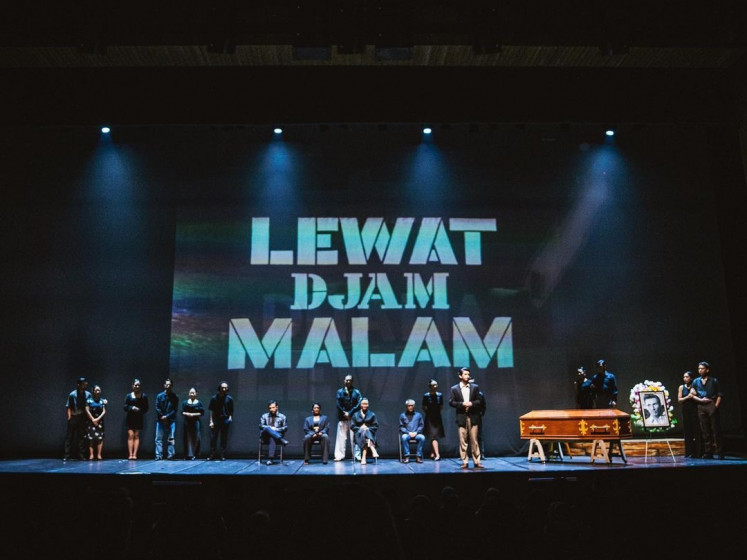The opening: Actor Reza Rahadian (front) gives a monologue about the classic film 'Lewat Djam Malam' as the rest of the cast listen at Taman Ismail Marzuki on Dec. 1. 