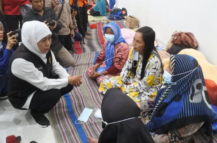 Then-East Java governor Khofifah Indar Parawansa (left) speaks to residents who were affected by pyroclastic flows from the Mount Semeru volcanic eruption at Penanggal village hall in Lumajang, East Java, on Dec. 5, 2022.