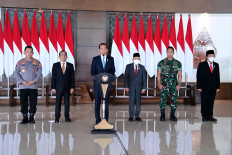 President Joko “Jokowi” Widodo (third left) lays out his agenda alongside Vice President Ma’ruf Amin and several other officials during a pre-flight press conference at Soekarno-Hatta international airport on Dec. 13, before the president departed for the ASEAN-EU Commemorative Summit in Brussels, Belgium.