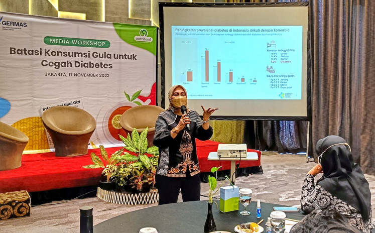 Expert talks: Eva Susanti, director of prevention and control of non-communicable diseases of the Health Ministry,  explains the prevalence of diabetes in Indonesia at The Akmani Hotel, Jakarta, on Nov. 17. (JP/Sylviana Hamdani)