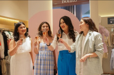 Toast Ceremony at the opening LB Opening Store Event (From left to right) Suzanne Simanjuntak (Head of Love Bonito Indonesia), Enozva Razuary (Retail Manager of Love Bonito Indonesia), Mrs. Sanny Hartoyo (Deputy Mall Director of LMP), Bianca Belnadia.