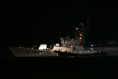A rescue boat attatches itself to a navy vessel at Bang Saphan Pier in Prachuap Khiri Khan district, on Dec. 19, 2022, during the search operation for survivors after Thai naval vessel HTMS Sukhothai sank about 37 kilometers (22 miles) off the coast late on Dec. 18 night. 