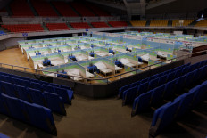 China races to install hospital beds as COVID surge sparks concern abroad