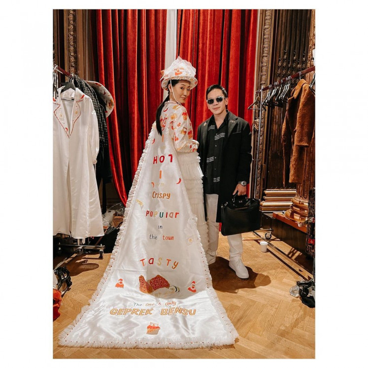 Misleading: Jordi Onsu, owner of Geprek Bensu restaurant, poses with a model who wears a Geprek Bensu dress during the Paris Fashion Show, separate from the revered Paris Fashion Week, on March 7. 