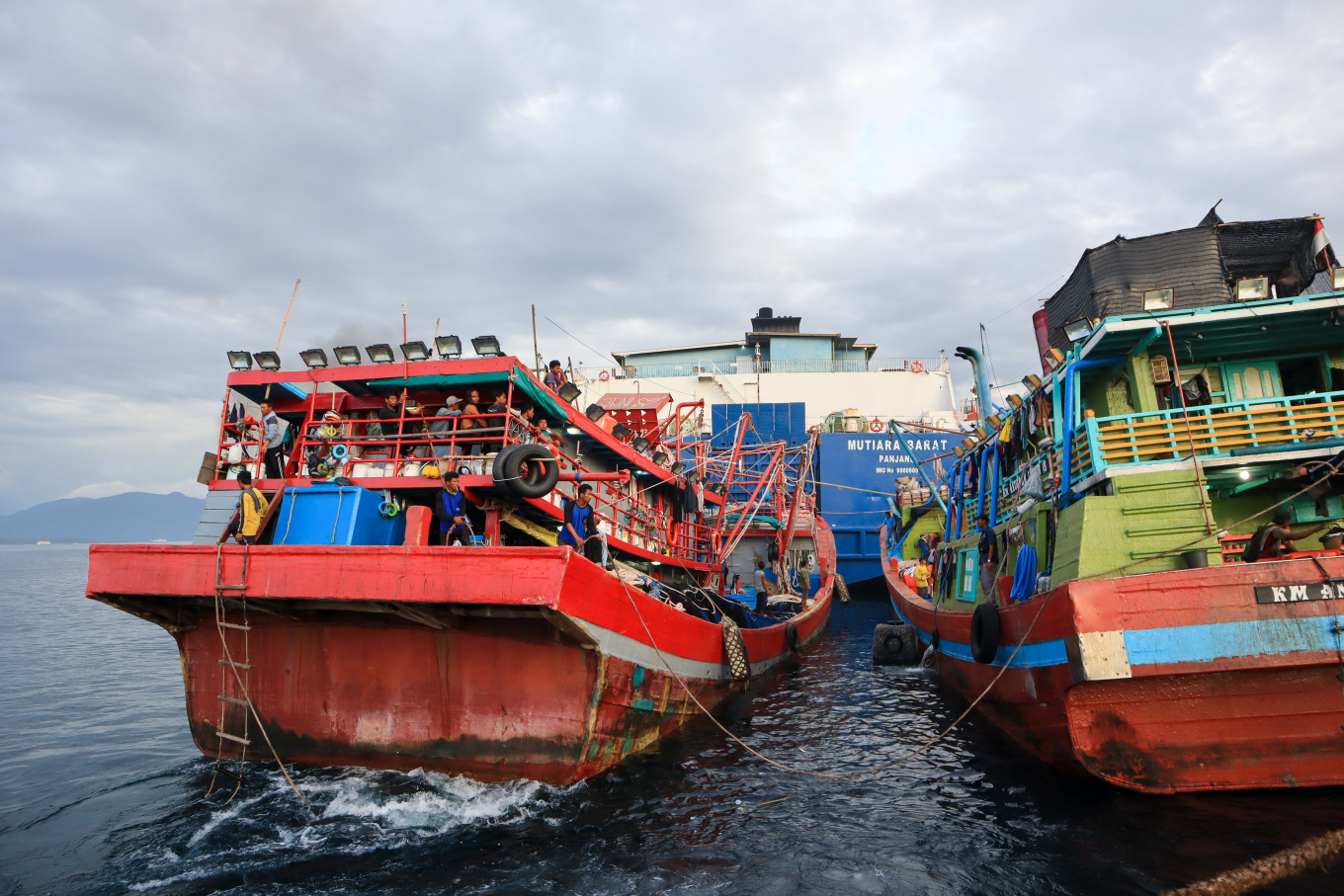 Penangkapan ikan berlebihan muncul saat Indonesia berjuang untuk memenuhi target perikanannya: sebuah studi berbasis masyarakat