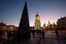 People gather around a Christmas tree, amid Russia's attack on Ukraine, at the Sofiyska Square in Kyiv, Ukraine December 19, 2022. 