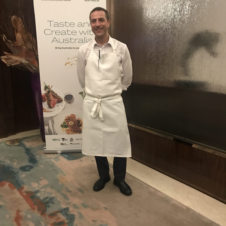 Hats off to the chef: Raffles Hotel executive chef Matias Ayala creates a series of delicious dishes at the Taste and Create with Australia dinner. (JP/Tunggul Wirajuda)
