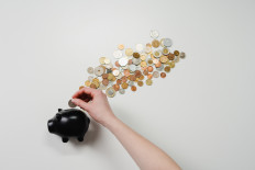 An illustration of pig butchering, a type of cyber scam that lures victims into investing in fake crypto assets (Pexels/Cottonbro Studio)