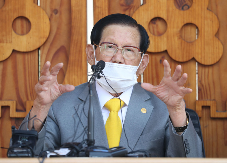 Lee Man-hee, leader of the Shincheonji Church of Jesus, speaks during a press conference at a facility of the church in Gapyeong, South Korea, on March 2, 2020. (AFP/Pool) 