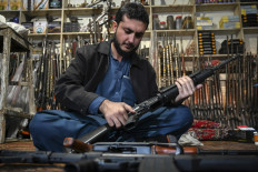 Library thrives in Pakistan's 'wild west' gun market town 