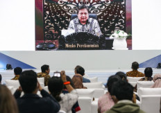 Coordinating Economic Affairs Minister Airlangga Hartarto (top) appears by video link on Jan. 12, 2023 to officially inaugurate the newest production facility of PT HM Sampoerna Tbk. in Karawang, West Java, as well as the company’s first export shipment of Sampoerna’s innovative smoke-free tobacco products for the IQOS HEETS brand. With a realized investment value of more than US$186 million, the Karawang facility’s development started at the end of 2021 and its production line became fully operational in the fourth quarter of 2022.
