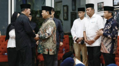 Defense Minister Prabowo Subianto (right) shakes the hand of State Intelligence Agency (BIN) chief Budi Gunawan to express his condolences on the passing of the latter's father on Jan. 24, 2023.