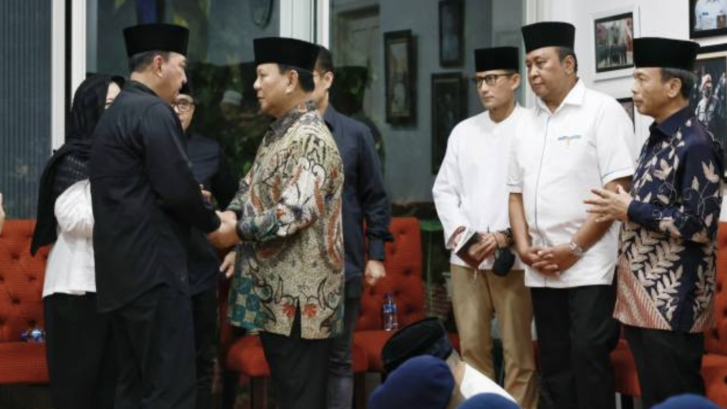 Prabowo pays tribute to BIN chief's late father - Politics - The ...