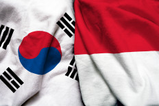 Stock illustration of the national flags of South Korea (left) and Indonesia.