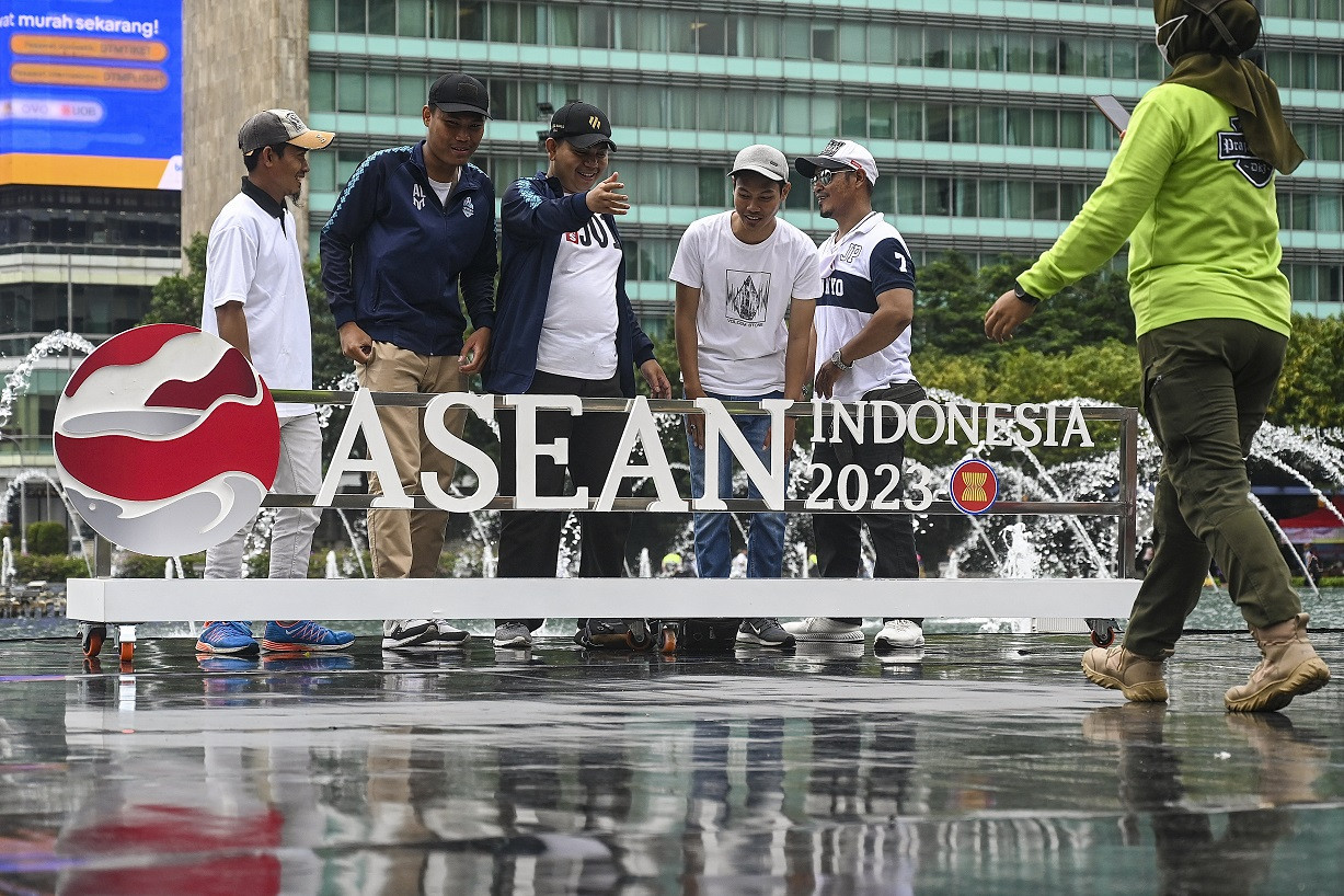 Jokowi memulai kepresidenan Indonesia di ASEAN dengan Parade – Asia dan Pasifik