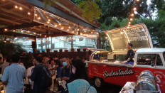 Outdoor dining: Argentinian steakhouse Sudestada throws a party for closest friends and partners to ring in the new year at the restaurant's front garden. (JP/Radhiyya Indra)