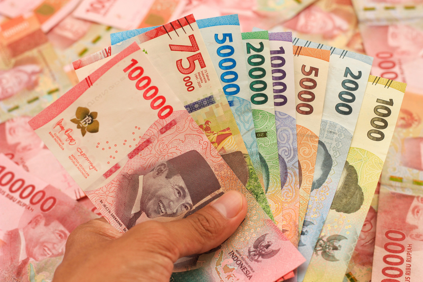Rupiah gains ground as Fed keeps rate unchanged - Markets - The Jakarta Post