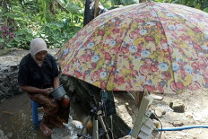 Taken down: TikTok has officially removed "ngemis online" from their platform, which many deemed to be exploiting elderly individuals. (Kompas.com)