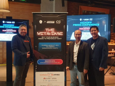 Alibaba Cloud director of solution architect Indonesia, Eggy Tanuwijaya (left), CTI Group director Rachmat Gunawan (center) and Palo Alto Networks country director Adi Rusli at the CT IT Infrastructure Summit 2023 press conference at Kota Kasablanka, Jakarta on Thursday.